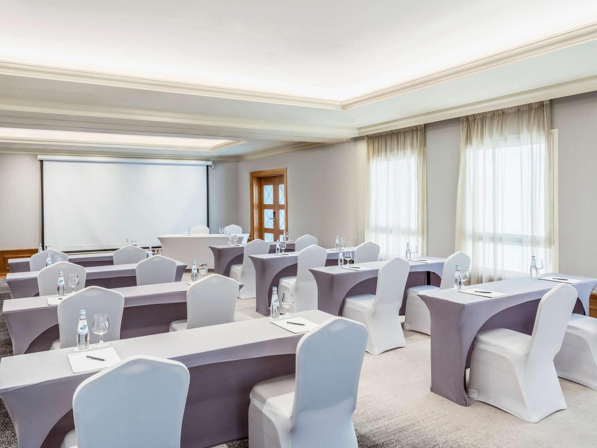 Moevenpick Hotel Doha Exterior foto